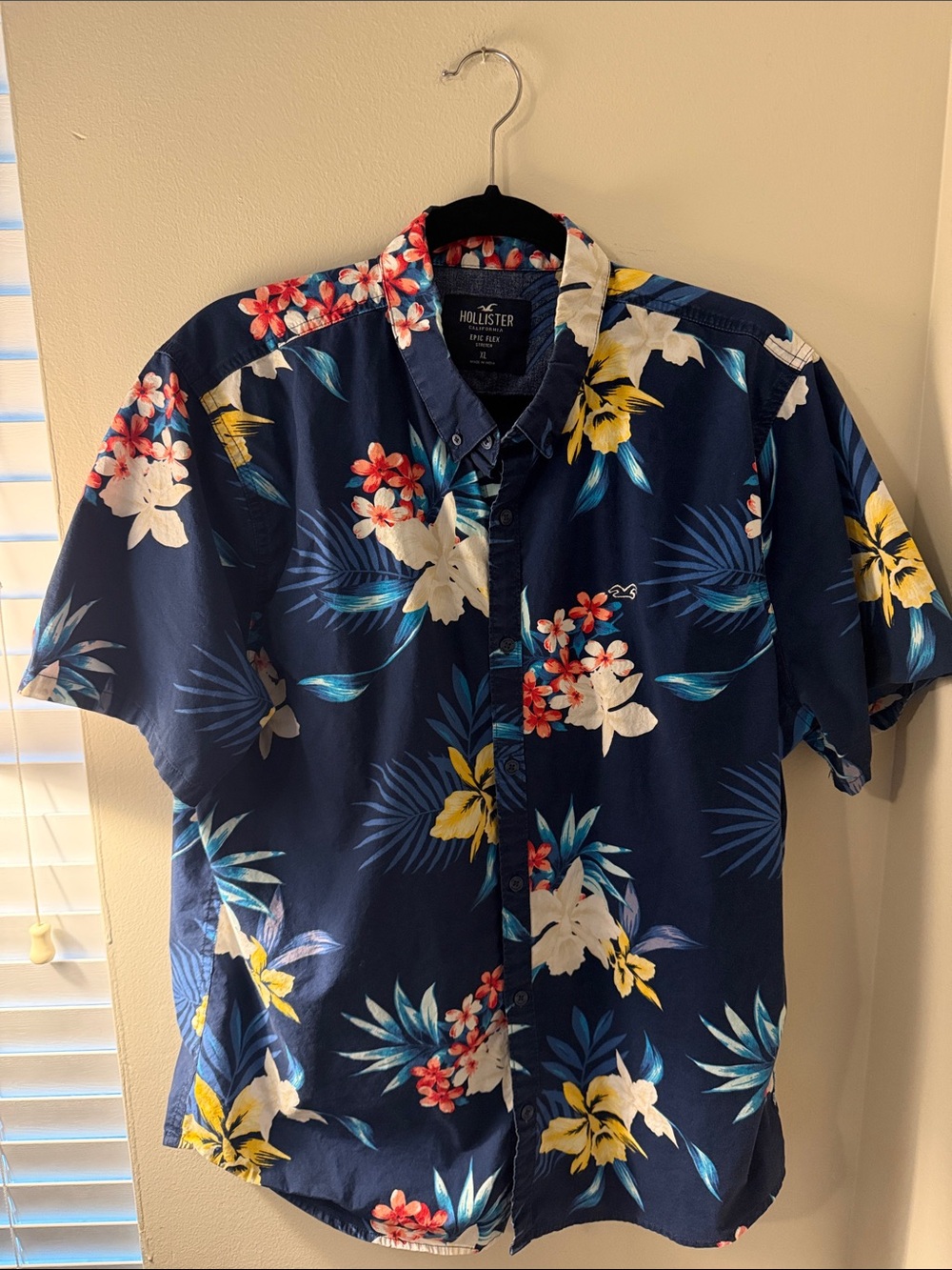 Hollister Navy Tropical Floral Short-Sleeve Button-Down Shirt